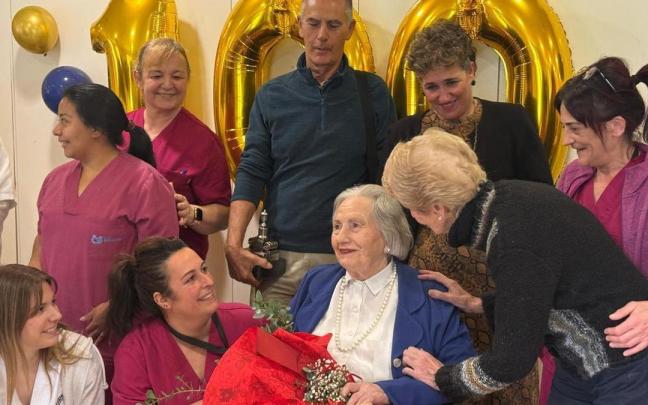 Pantxike ha disfrutado de sus 100 años con una animada celebración en la residencia San Lázaro.