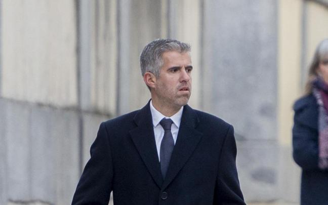 El fiscal Julián Salto a su llegada a declarar al Tribunal Supremo.