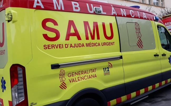 Imagen de archivo de una ambulancia del SAMU en Alicante.