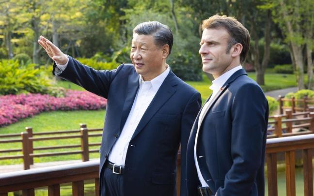 Emmanuel Macron, junto a Xi Jinping, el pasado viernes.