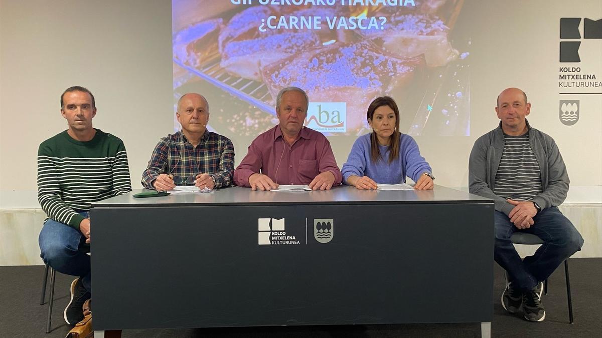 ENBA critica la "publicidad engañosa" de las empresas cárnicas que trabajan con carne "foránea" como si fuera vasca.