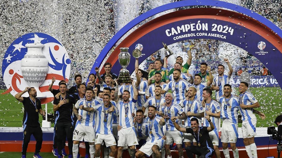 Los jugadores de la selección argentina celebran la Copa América 2024.