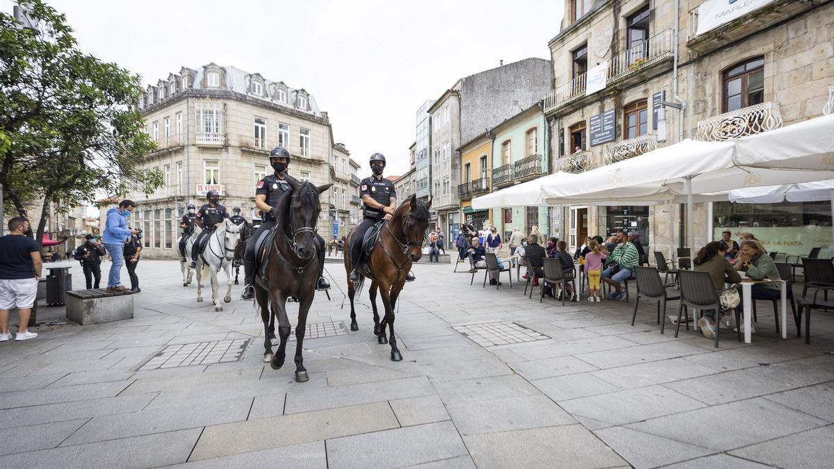 Agentes de la Policía Nacional, en las calles de Pontevedra.
