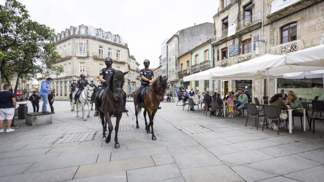 Agentes de la Policía Nacional, en las calles de Pontevedra.