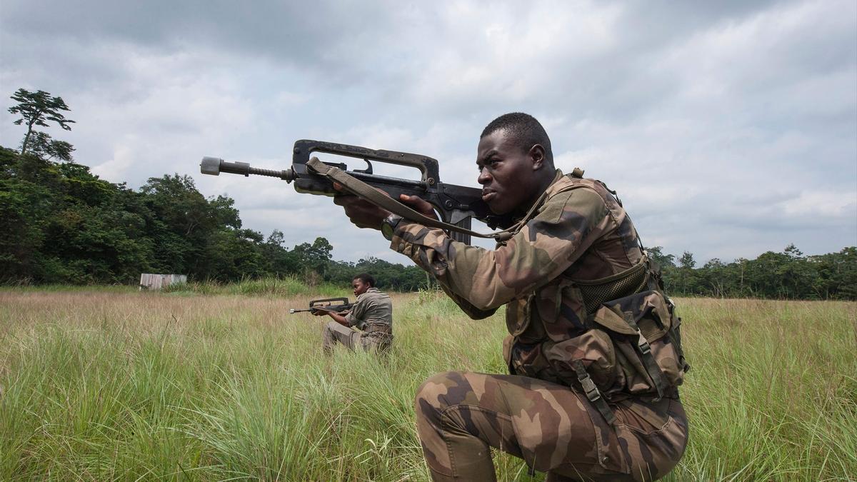 Militares de Gabón en unas prácticas en la capital del país, Libreville.