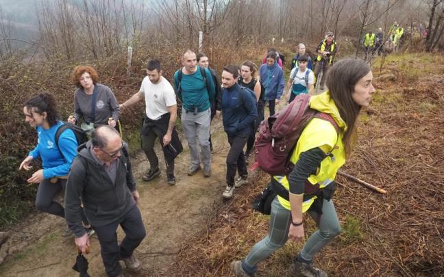 Marcha montañera contra el proyecto del parque éolico de Basalgo celebrada el pasado mes de marzo.