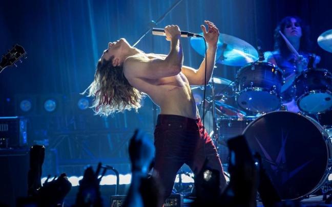 La nueva temporada de la serie 'Entrevista con el vampiro' cuenta con 'All Fall Down' como canción principal.