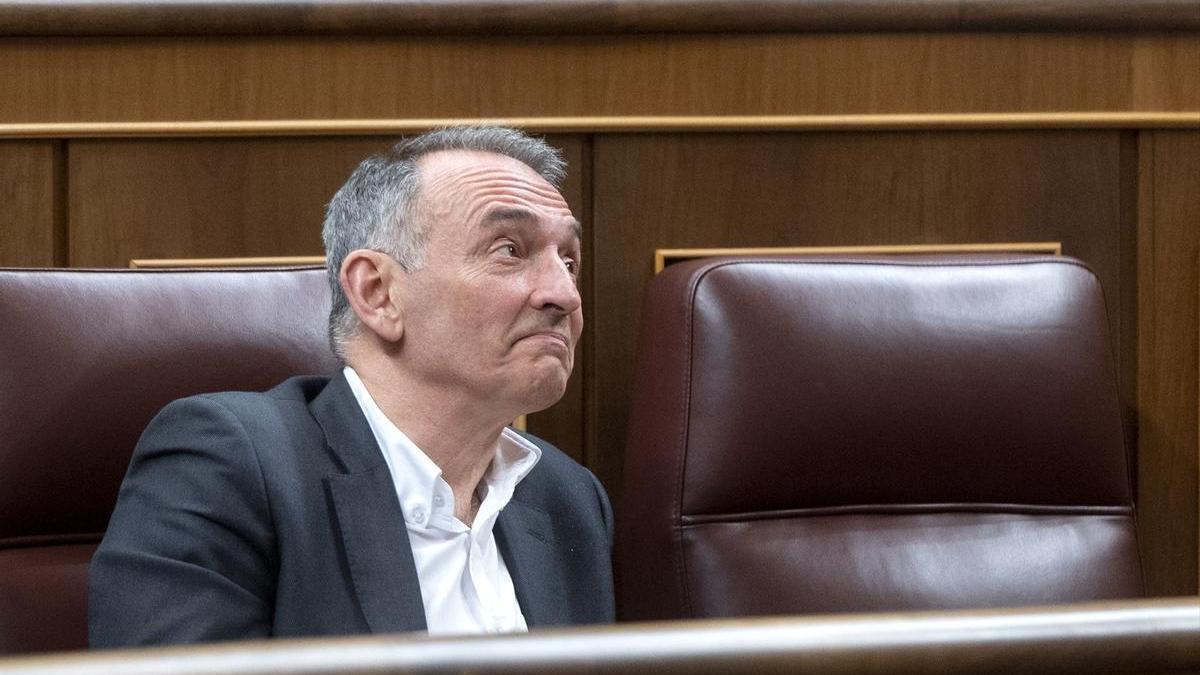 El portavoz parlamentario de IU, Enrique Santiago, en una foto de archivo.