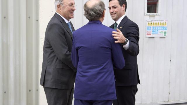 El presidente de Talgo, Carlos de Palacio Oriol, el presidente de Sidenor, José Antonio Jainaga, y el lehendakari, Imanol Pradales.