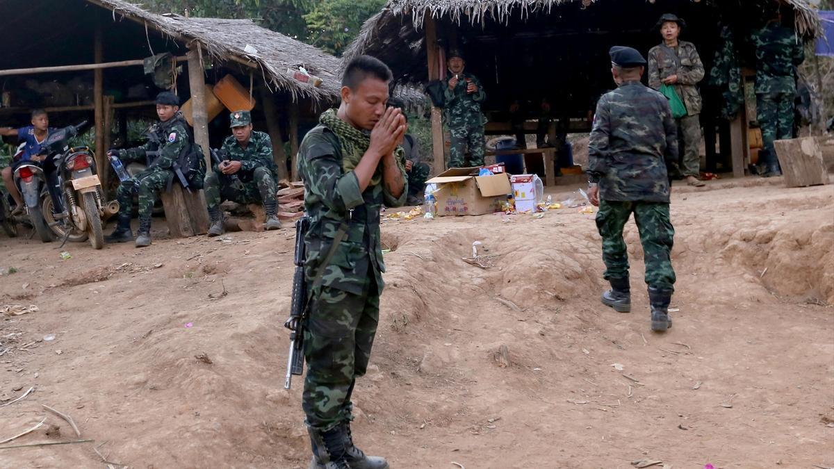 Milicianos karen rebeldes en Birmania.