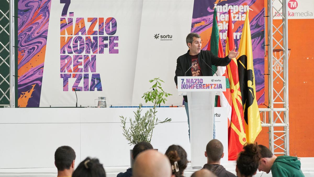 El secretario general de Sortu, Arkaitz Rodríguez, en junio de 2024 en la Asamblea Nacional de Sortu celebrada en Agurain