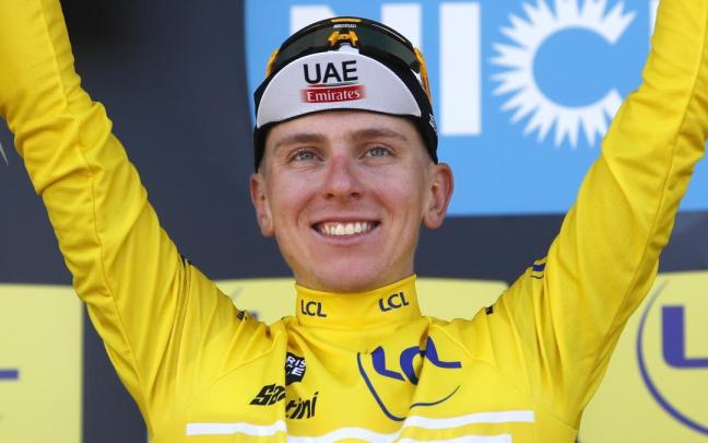 El esloveno Tadej Pogacar celebra su victoria en la París-Niza, disputada este pasado fin de semana.