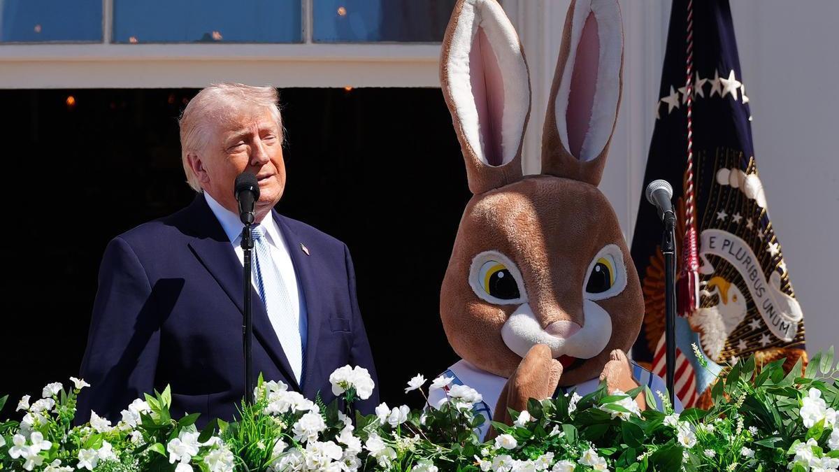 Donald Trump durante la carrera de los huevos de Pascua en la Casa Blanca.