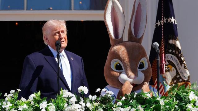 Donald Trump durante la carrera de los huevos de Pascua en la Casa Blanca.