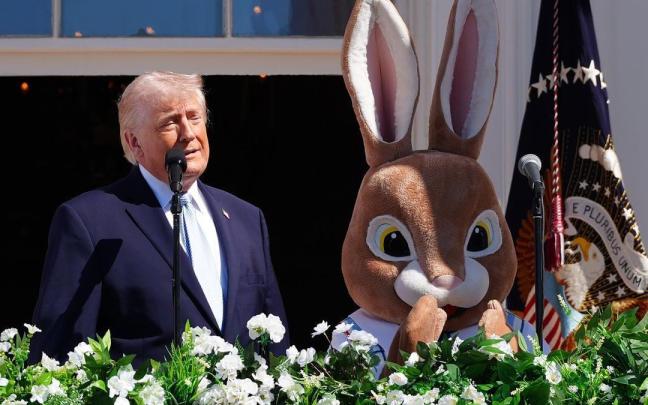 Donald Trump durante la carrera de los huevos de Pascua en la Casa Blanca.