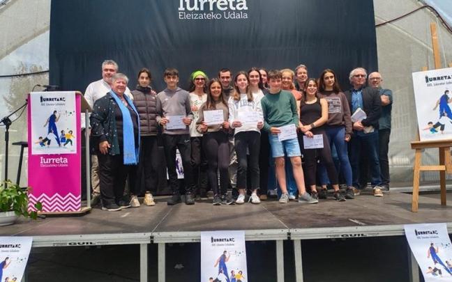 Entrega de reconocimientos literarios / Ayuntamiento Iurreta Entrega de reconocimientos literarios