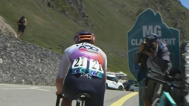 Paula Blasi corona en solitario el Tourmalet para liderar el Tour de los Pirineos.