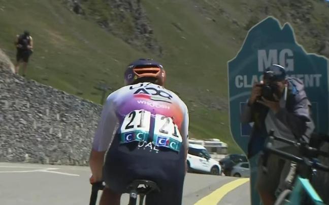 Paula Blasi corona en solitario el Tourmalet para liderar el Tour de los Pirineos.