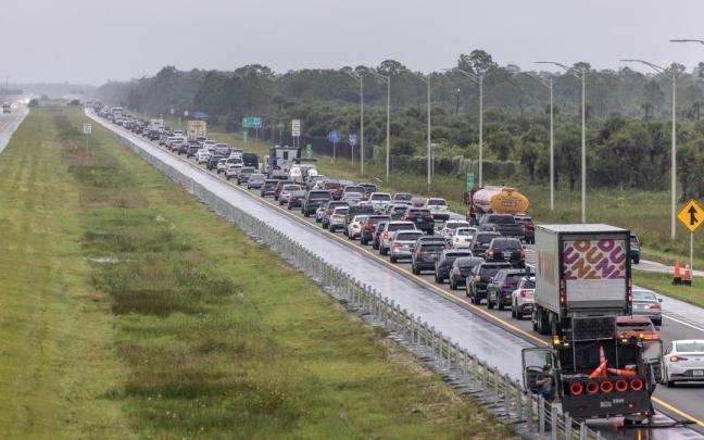 Miles de personan huyen del azote del huracán 'Milton' en Florida / EFE Miles de personan huyen del azote del huracán 'Milton' en Florida