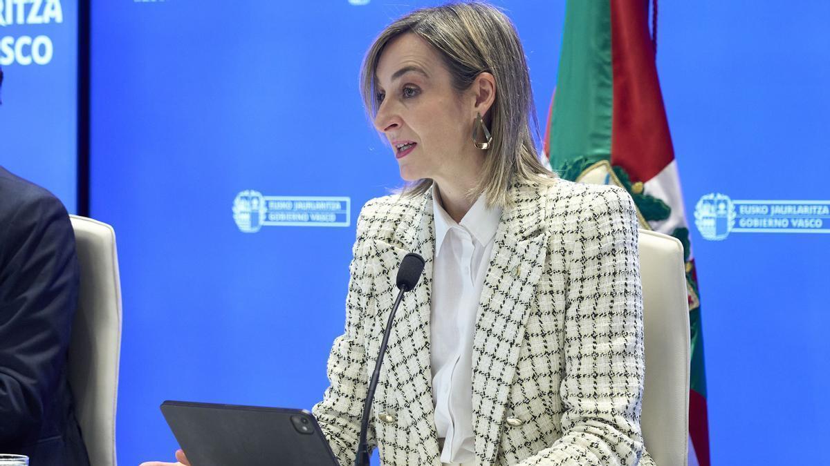 La consejera de Autogobierno y portavoz del Ejecutivo vasco, Maria Ubarretxena, ha respondido a varias preguntas sobre las transferencias