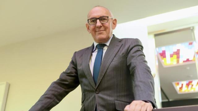 Ramiro González, diputado general de Araba, en el interior del Palacio de la Provincia.
