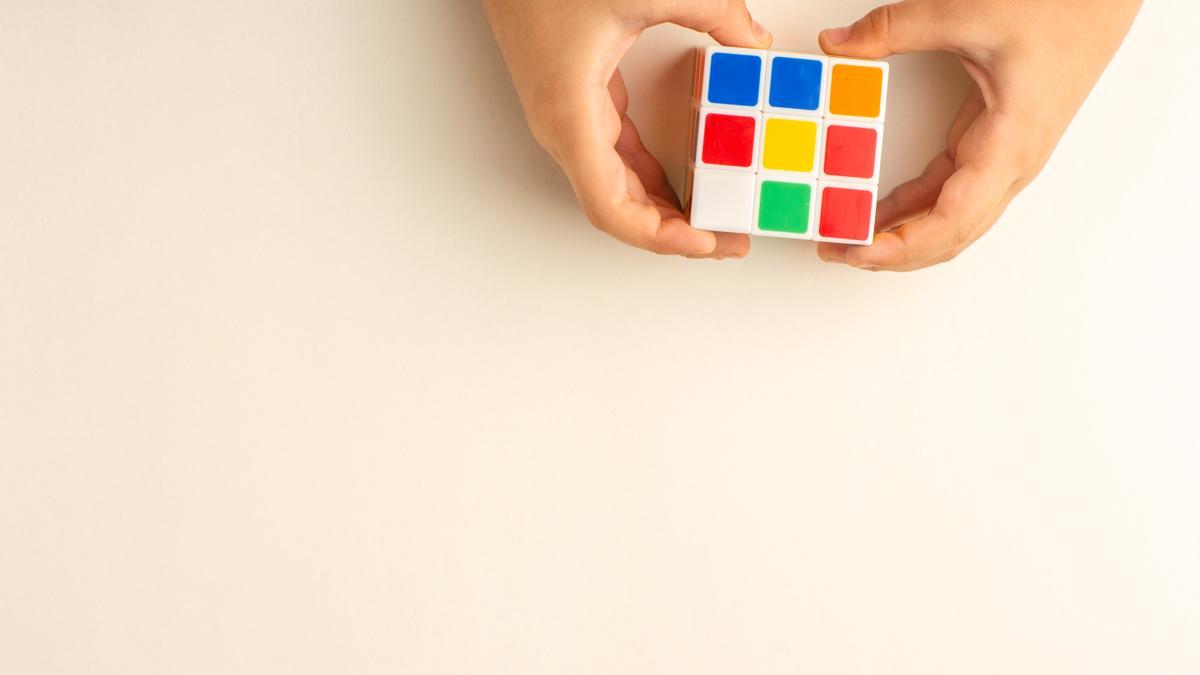 Un cubo de Rubik.