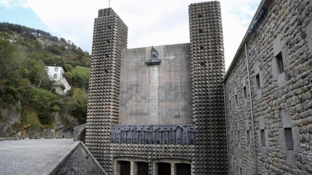 Santuario de Arantzazu, donde irán los que se apunten al plan de Zarautz OndHareZ.