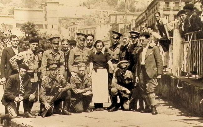 Internazionalista batzuk Donostiako portuan.