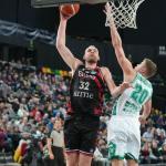 Tryggvi Hilnason en imagen en el partido frente a Dinamo Sassari. Foto: JOSE MARI MARTÍNEZ