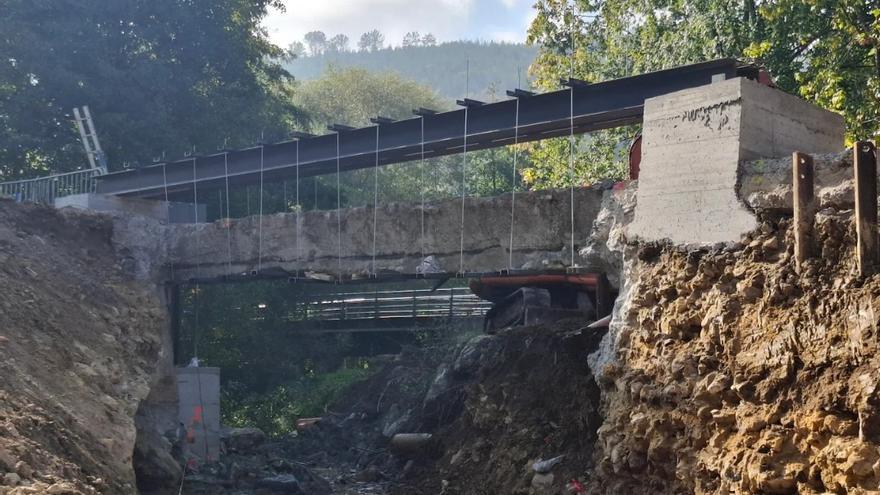 Imagen de las obras de reparación del socavón en la calle San Miguel