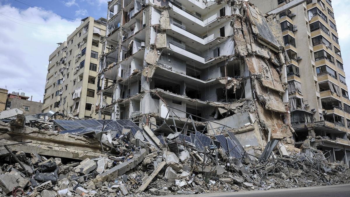 Edificio atacado por Israel al sur del Líbano