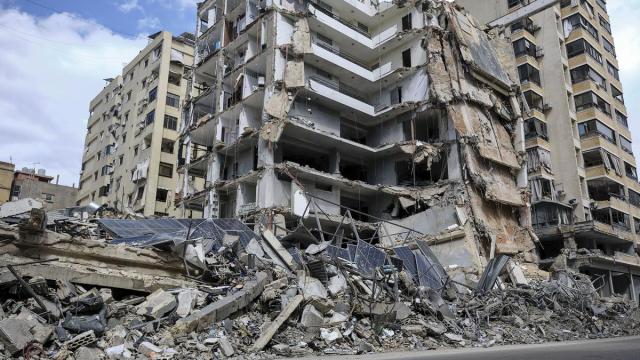 Edificio atacado por Israel al sur del Líbano