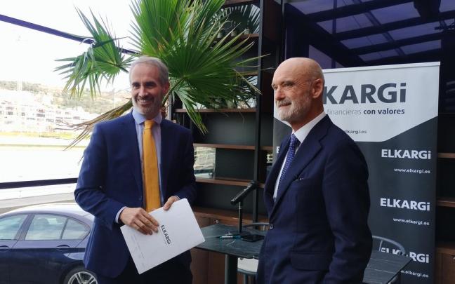 Lander Artetxe, presidente de Elkargi, junto al director general, Zenón Vázquez.