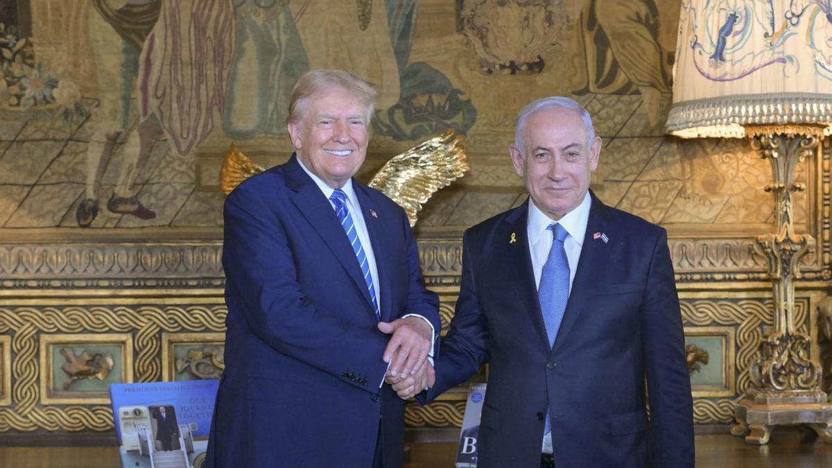 Trump se reúne con Netanyahu en su residencia de Mar-a-Lago.