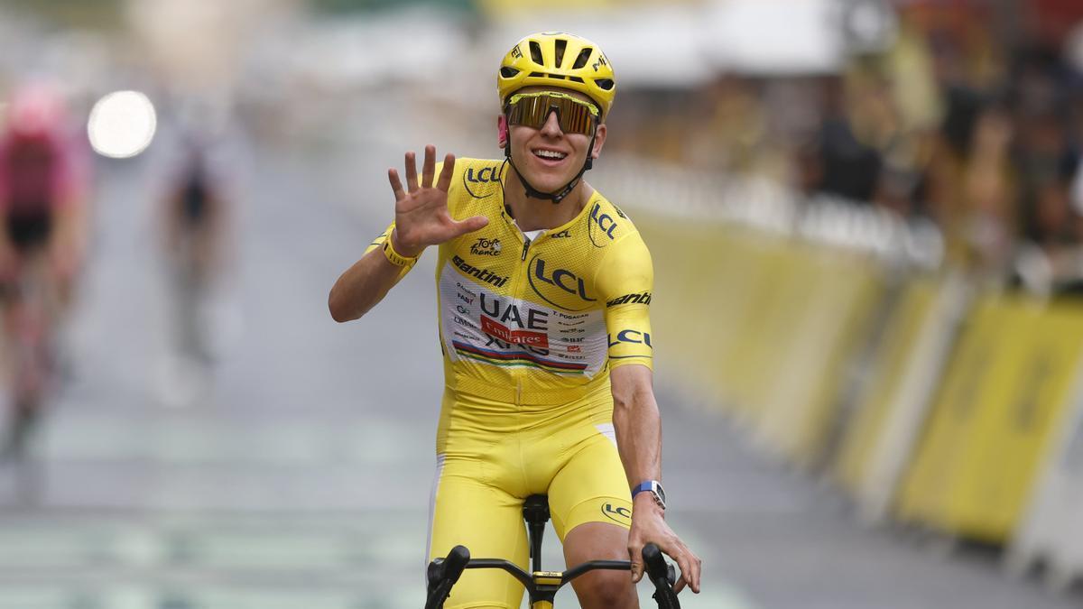 Pogacar celebra su quinto Tour.