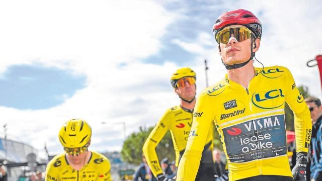 Jonas Vingegaard posa antes de una de las etapas de la París-Niza, carrera que dominó de punta a punta.