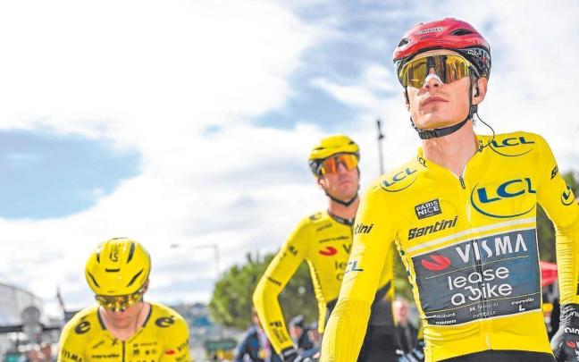 Jonas Vingegaard posa antes de una de las etapas de la París-Niza, carrera que dominó de punta a punta.
