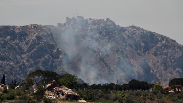 El humo se eleva tras un ataque israelí en el sur del Líbano.
