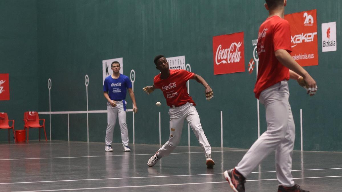 Un instante de las finales del Comarcal de Lezama