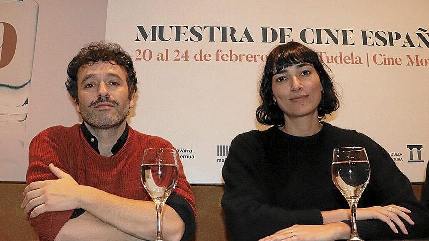 Rodrigo Sorogoyen e Isabel Peña, guionistas de 'As Bestas' ayer en la presentación de la película en Tudela.