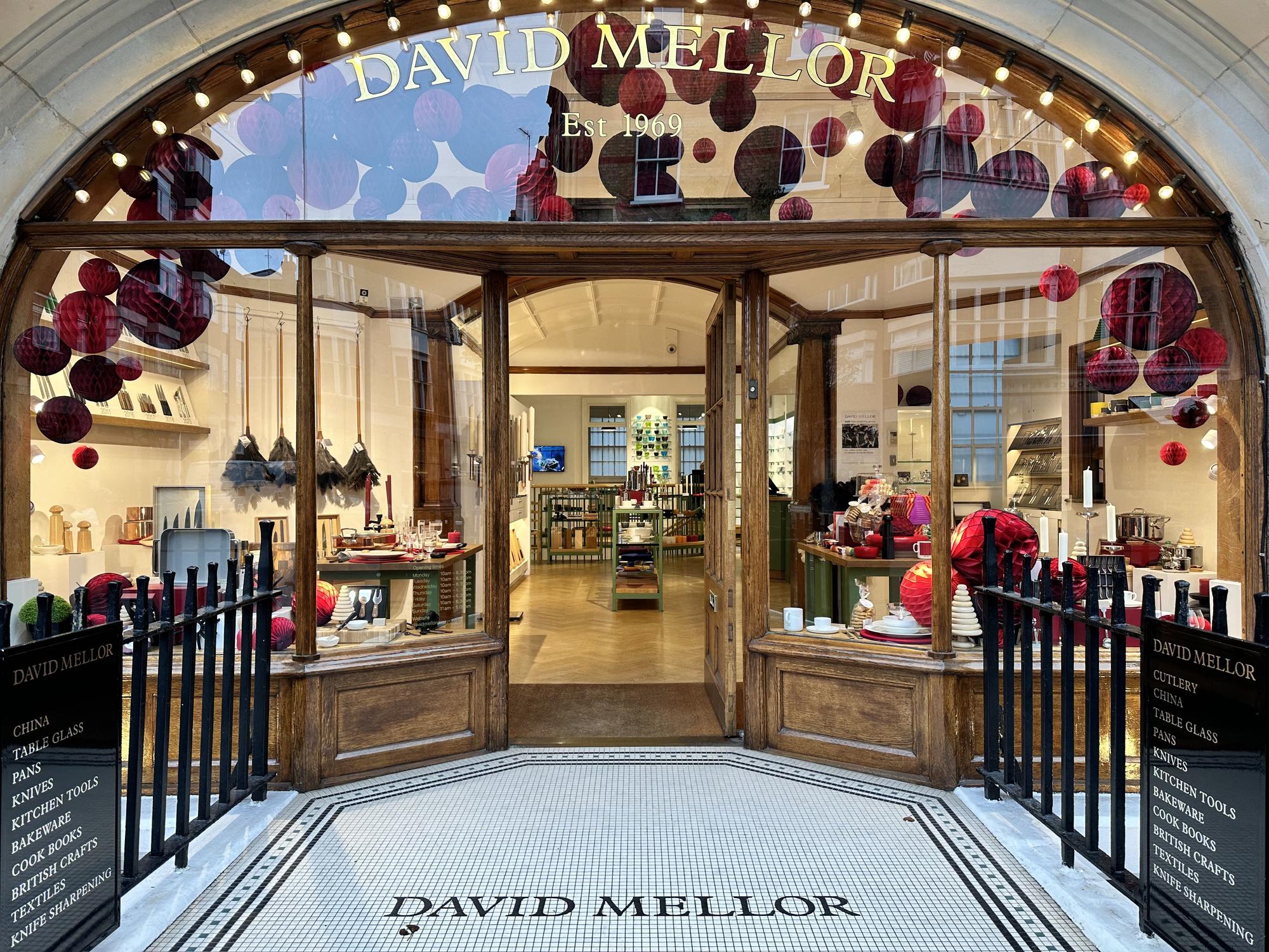 La entrada a David Mellor.