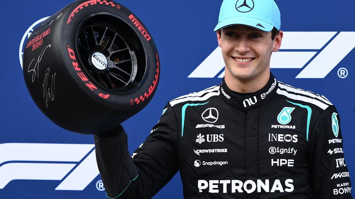 George Russell celebra la obtención de la primera pole de la temporada.