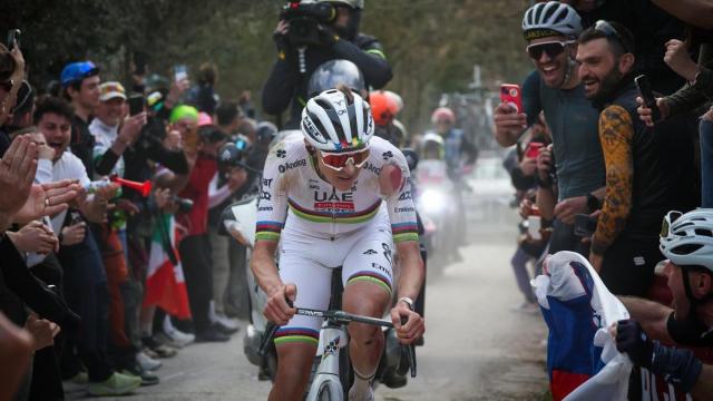 Tadej Pogacar, en su exhibición en la pasada edición de la Strade Bianche.