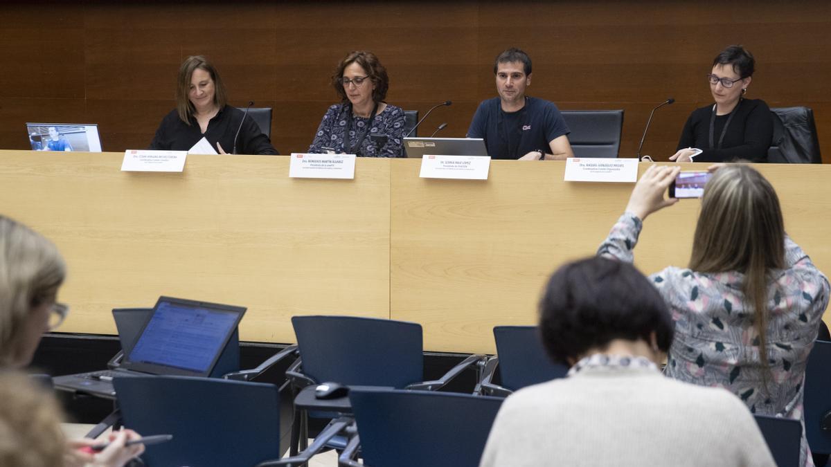 Los doctores (i-d) Itziar Vergara, Remedios Martín, Gorka Maiz y Raquel Gozález durante la inauguración del congreso de la semFYC.