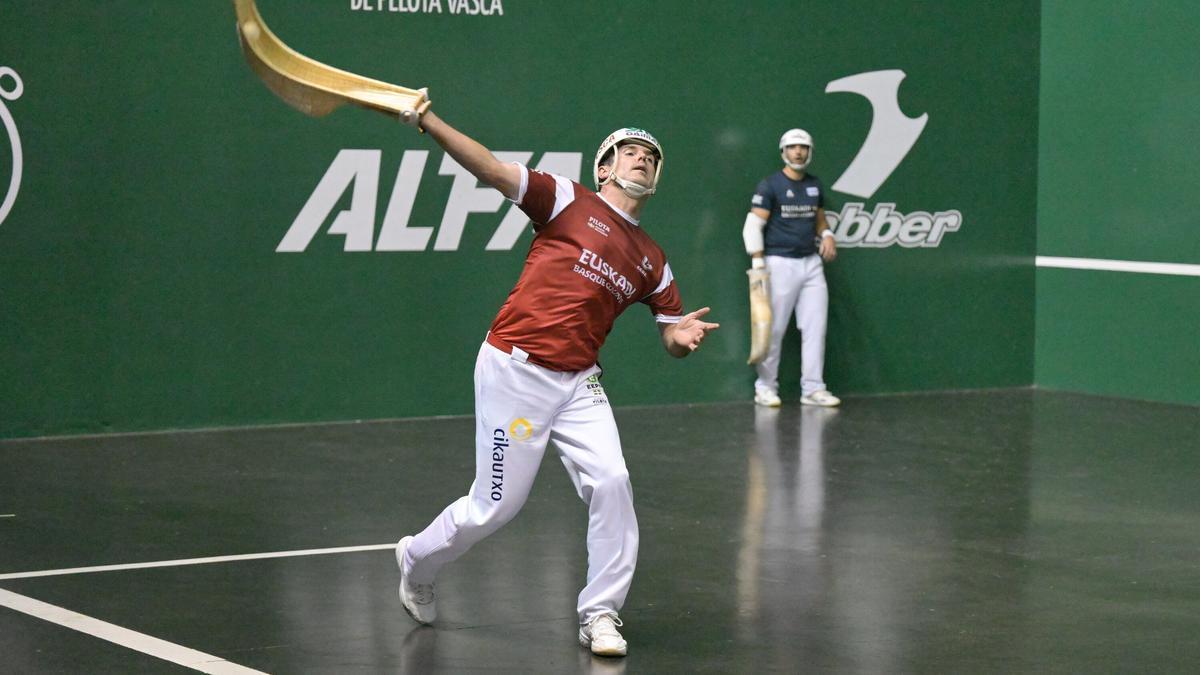 Aritz Erkiaga vence a Olharan en la Liga de Naciones de 36 metros.