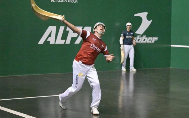 Aritz Erkiaga vence a Olharan en la Liga de Naciones de 36 metros.