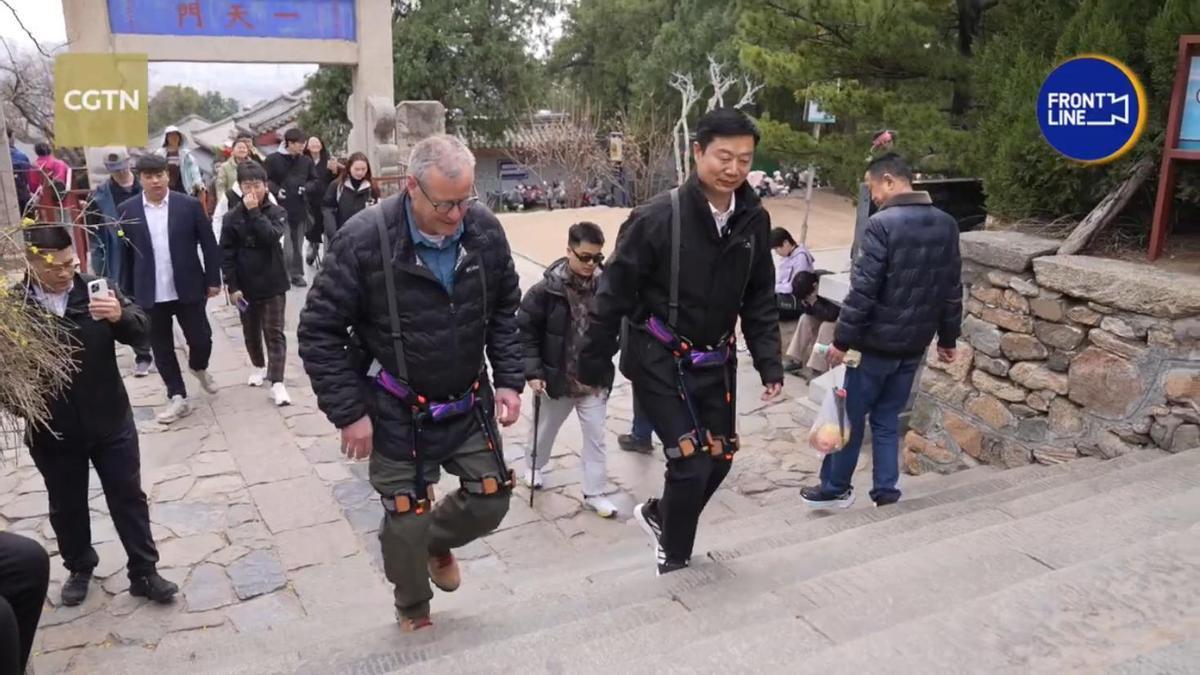 Exoesqueletos robóticos para acceder a la cima sin ningún esfuerzo.