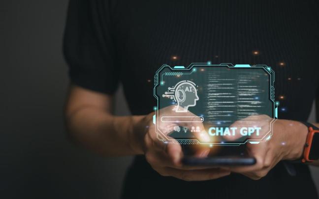 ChatGPT está diseñado para simular empatía y parecer humano, pero puede crear dependencia.