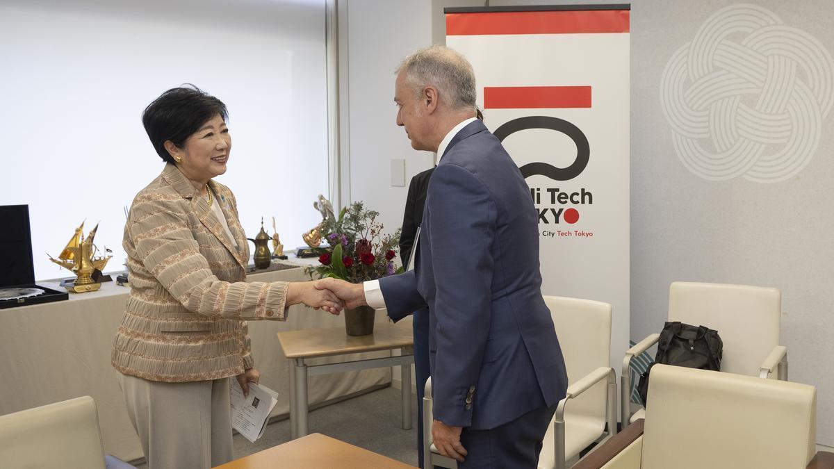 La gobernadora de Tokio Metropolitano, Yuriko Koike, con el lehendakari Urkullu