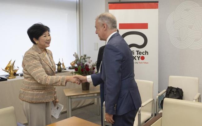 La gobernadora de Tokio Metropolitano, Yuriko Koike, con el lehendakari Urkullu